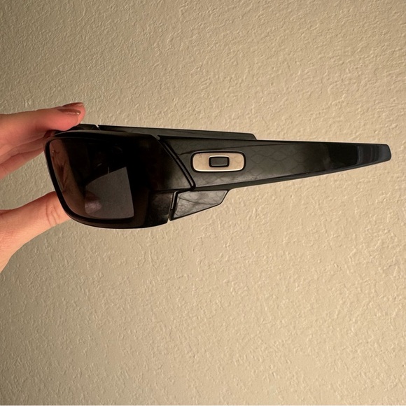 Oakley Gascan Black Silver Sunglasses - Picture 8 of 10